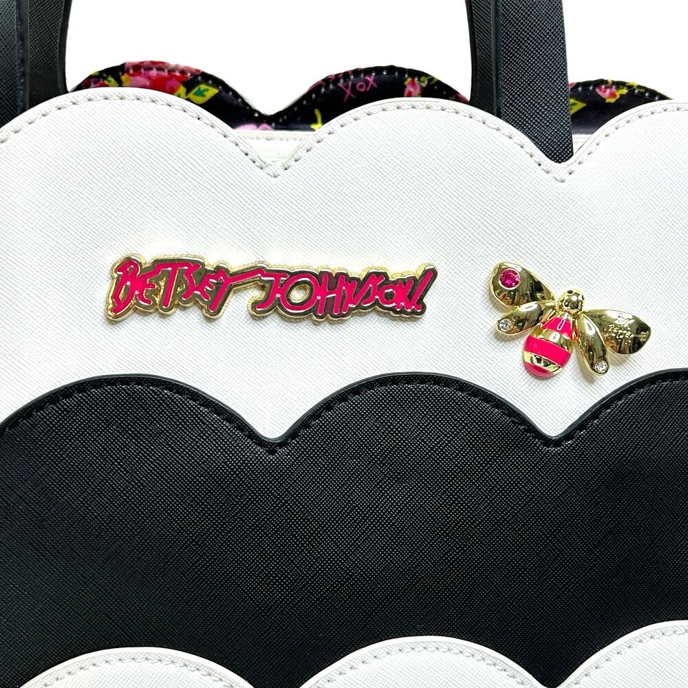 Betsey Johnson Black and White Scallop Shoulder Bag - Picture 3 of 16